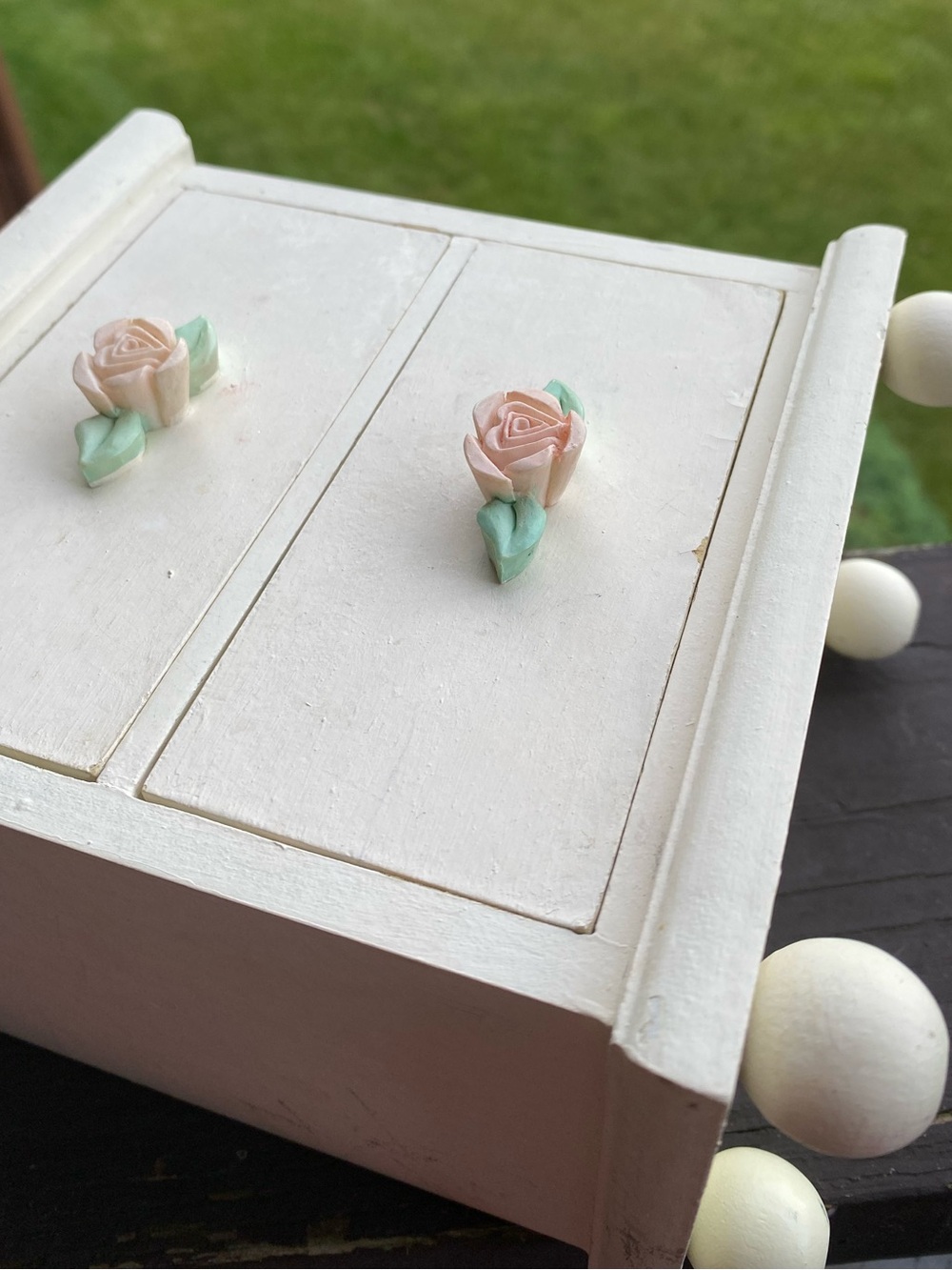 Adorable Pink Mini Jewelry Chest with Rose Pulls - Picture 4 of 4
